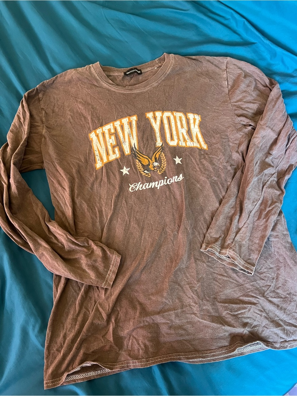 PrettyLittleThing Varsity "New York" Graphic Long Sleeve Tee